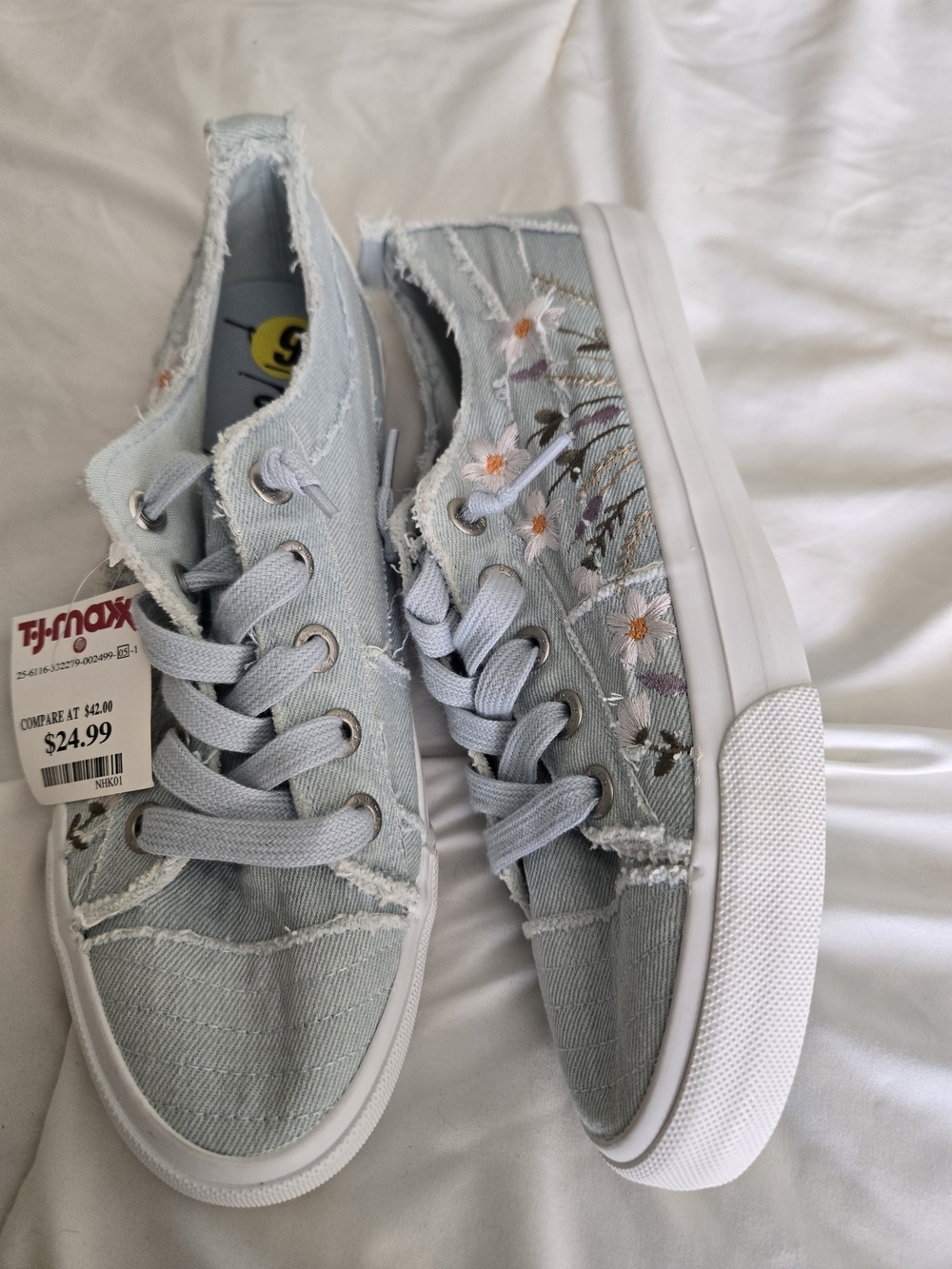 Blowfish, Light Blue Floral Embroidered Women’s Casual Sneakers - Picture 4 of 5